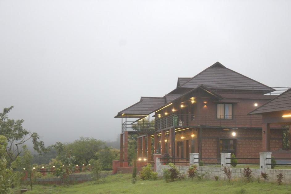 Misty Valley Resort Varagampadi Exteriör bild
